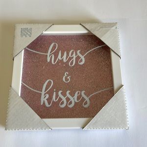 NWT frame “hugs and kisses” ❤️